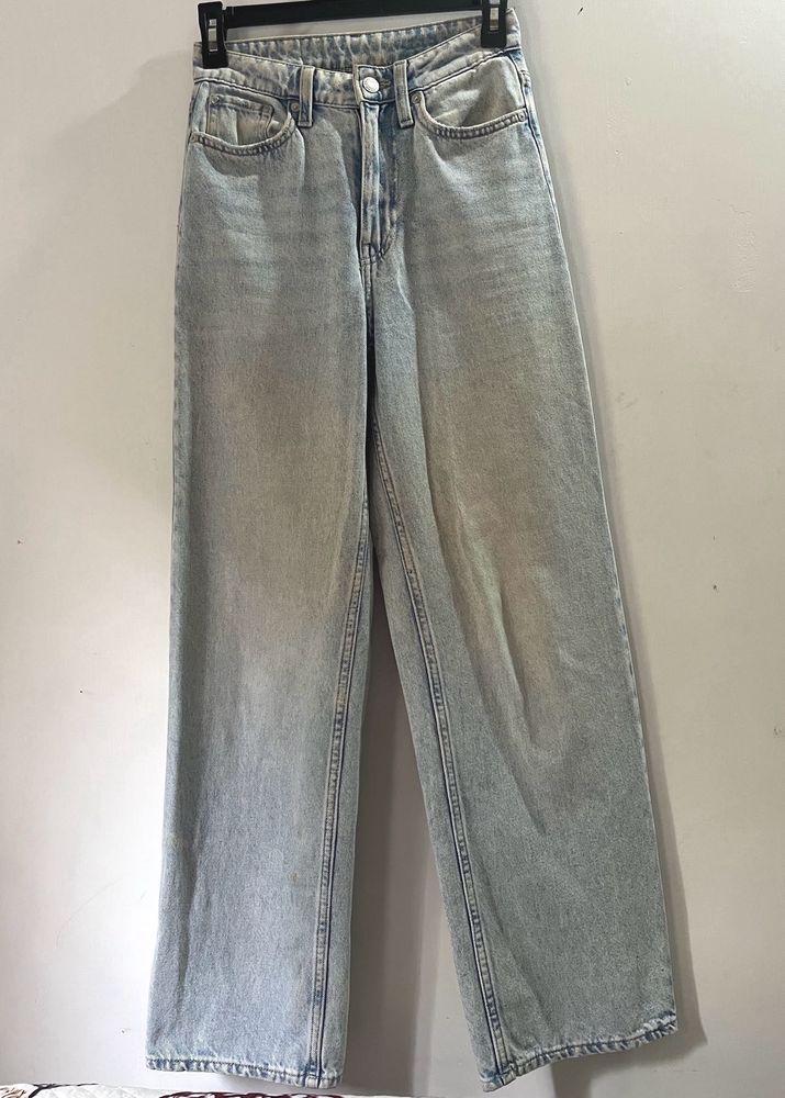 H&amp;M Light Wash loose straight high waist jeansJean