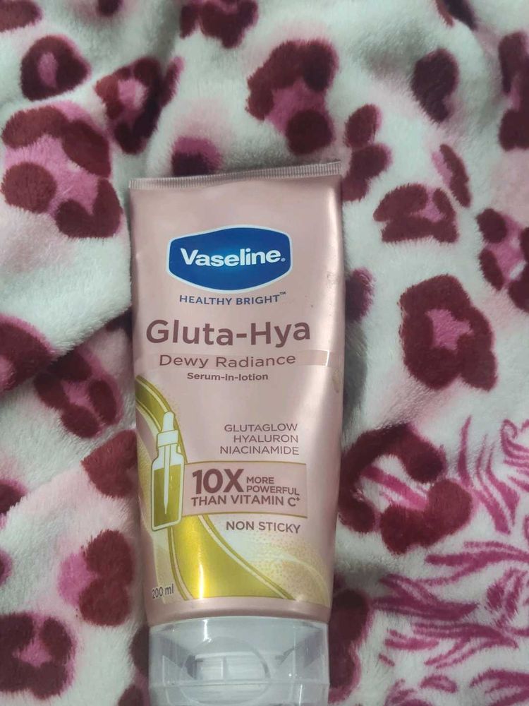 Vaseline Gluta-Hya Dewy Radiance Serum-in-lotion