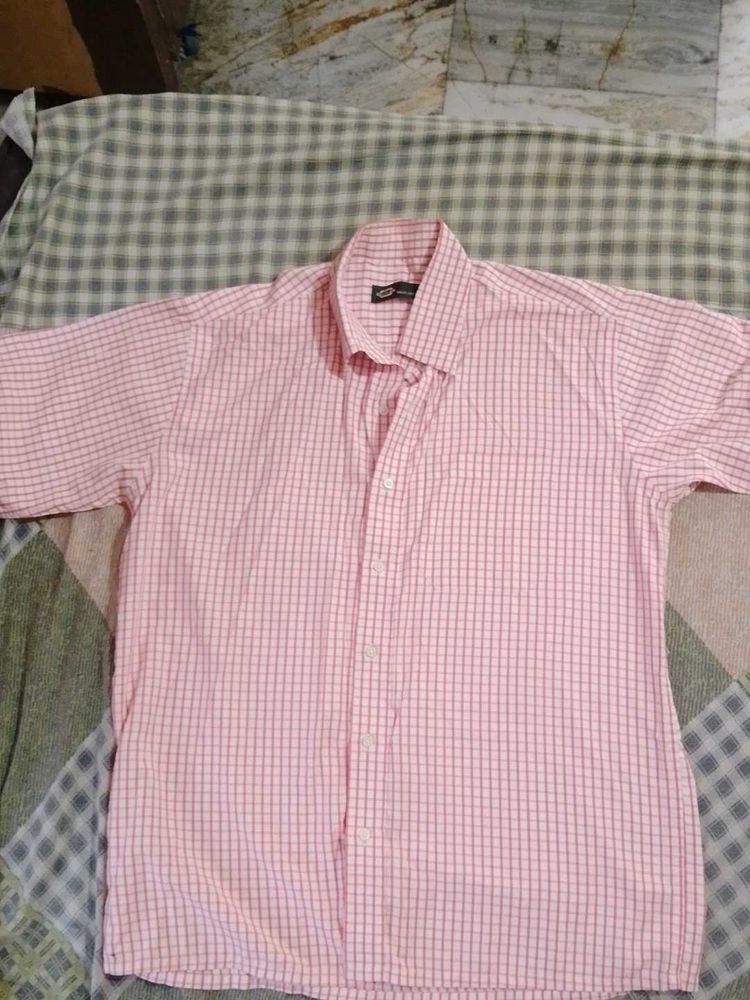 Men's Pink Checkered Short Sleeve Shirt