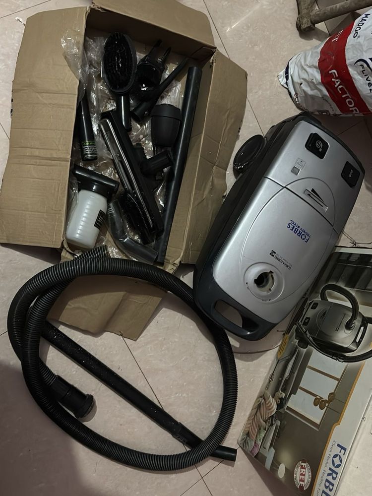 Forbes Vacuum Cleaner - Silver