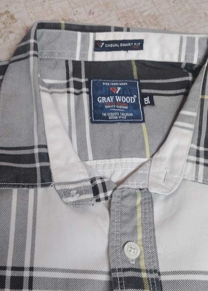 Men's Plaid Button-Up Shirt