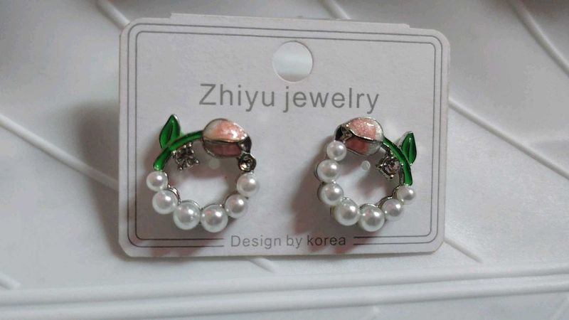Cute Pearl &amp; Flower Hoop Earrings