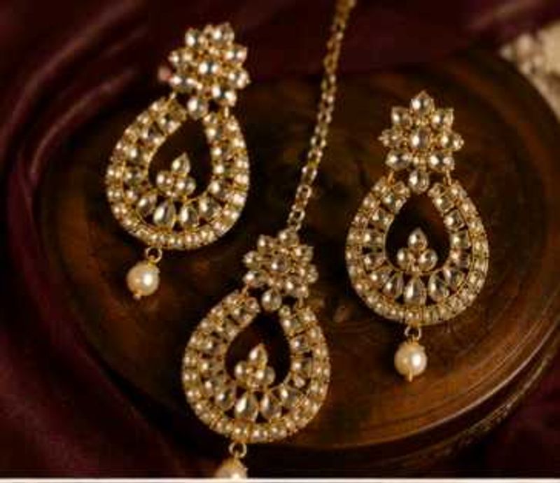 Exquisite Kundan &amp; Pearl Maang Tikka Set