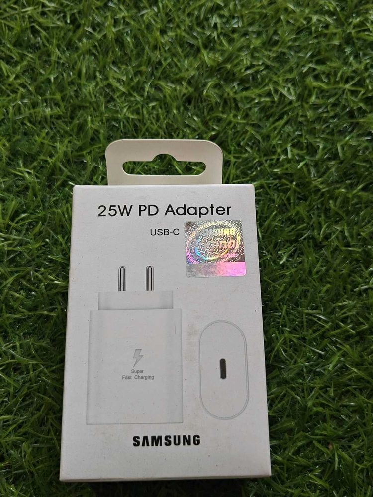 Samsung 25W PD Adapter white