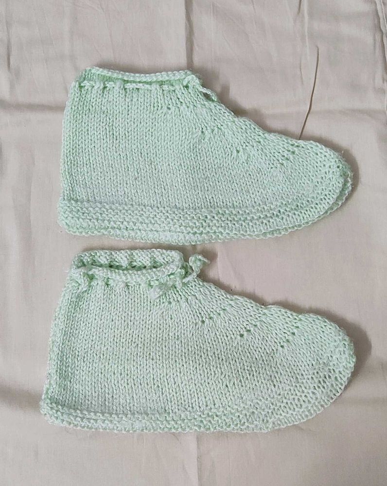 New Hand Knitted Woolen Booties