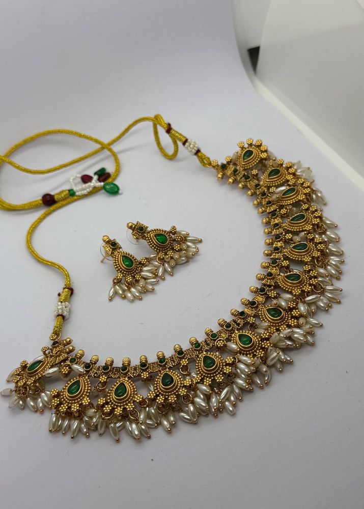 Elegant Green Stone &amp; Pearl Necklace Set
