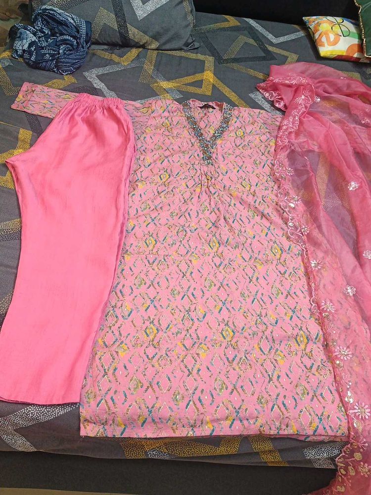beautiful kurta with pent and dupatta