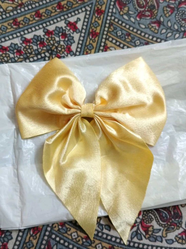 Shiny Gold Bow Hair Clip