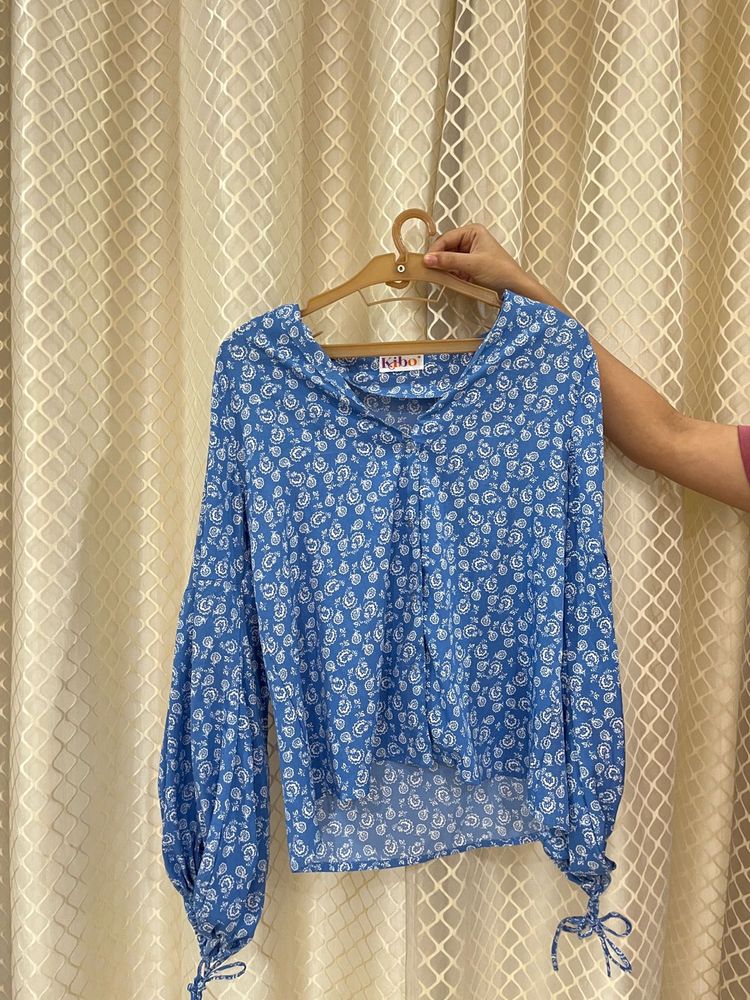 A Blue Full Sleeves Top