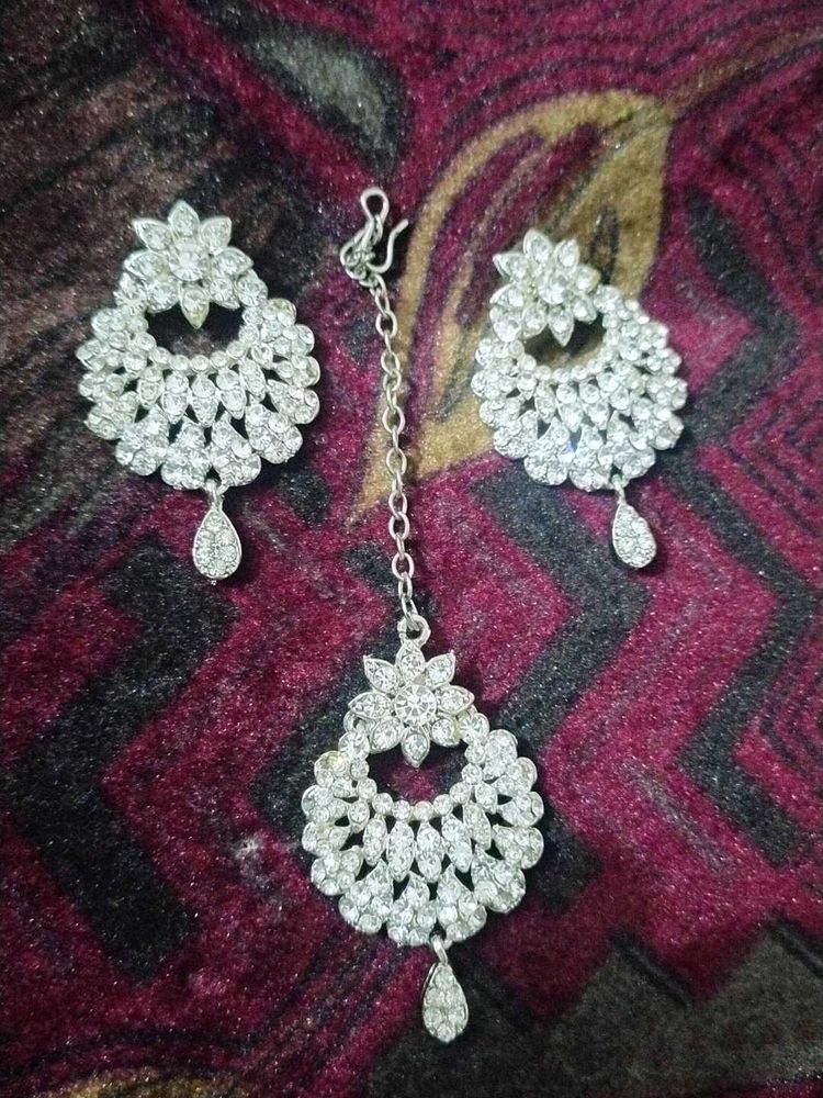 Stunning Kundan Maang Tikka &amp; Earring Set