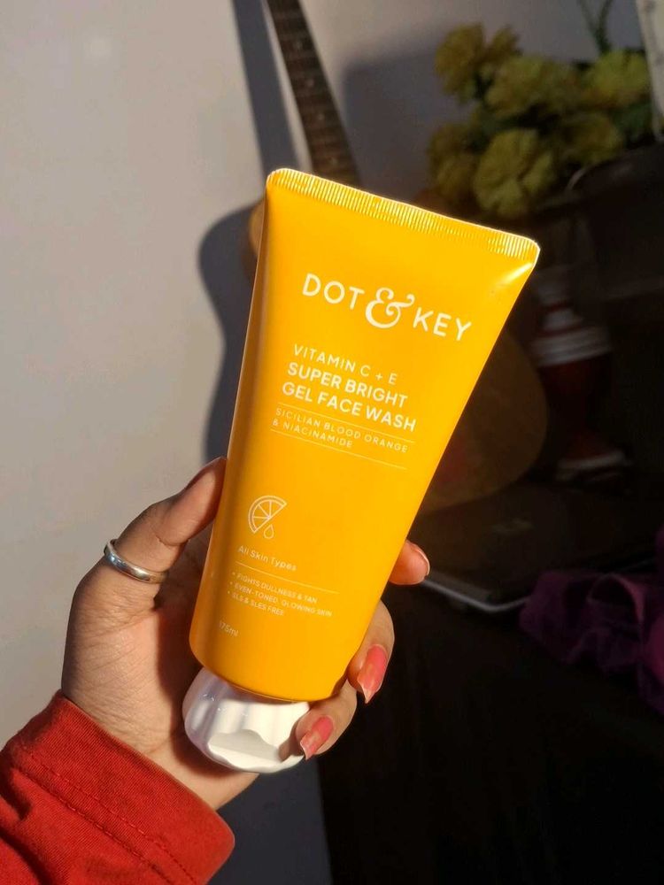 Dot &amp; Key Vitamin C+E Face Wash