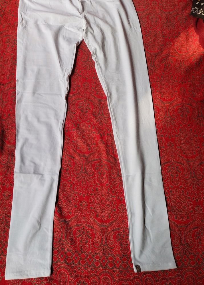 Women Avaasa Leggings