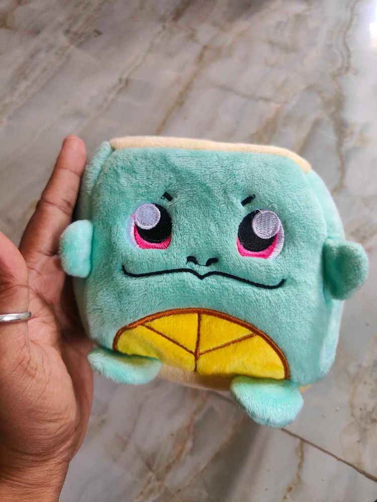 Squirtle Cube Plush/ Holder