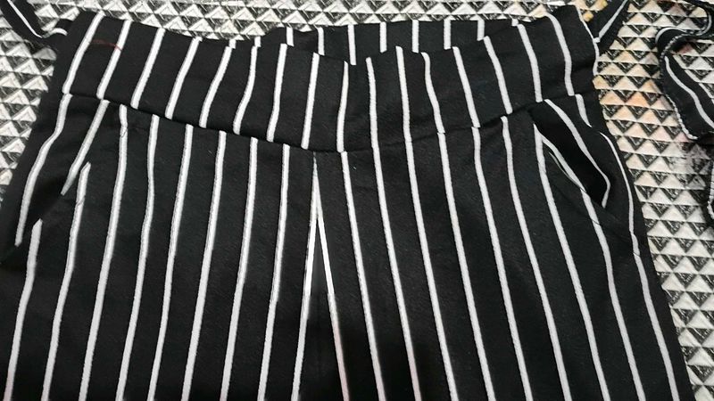Women's Casual High-Waisted Black and White Vertic
