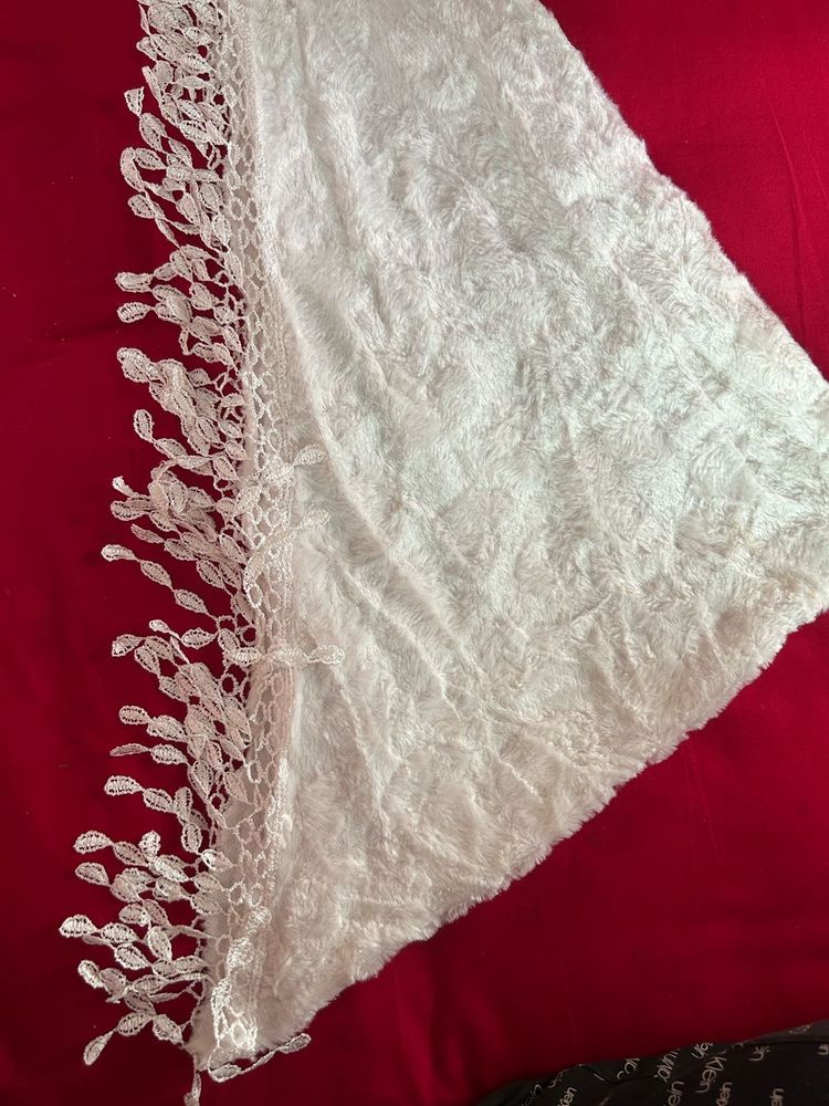 Elegant White Dupatta with Lace Trim