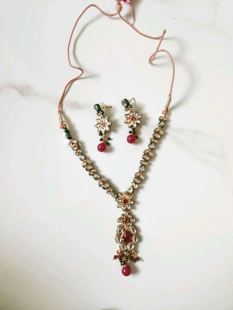 Elegant Kundan Necklace &amp; Earring Set