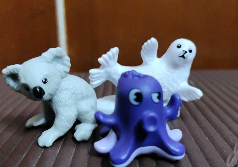 3 kinderjoy animal toys