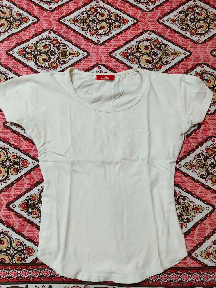 Levi's Cream T-Shirt