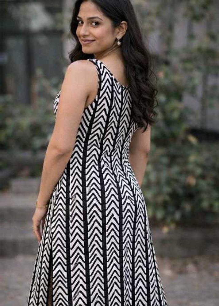 Chic Chevron Print Sleeveless Dress