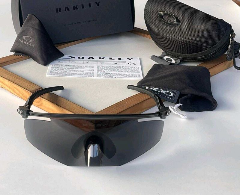OAKLEY SUNGLASSES*( HIGH QUALITY COPY)