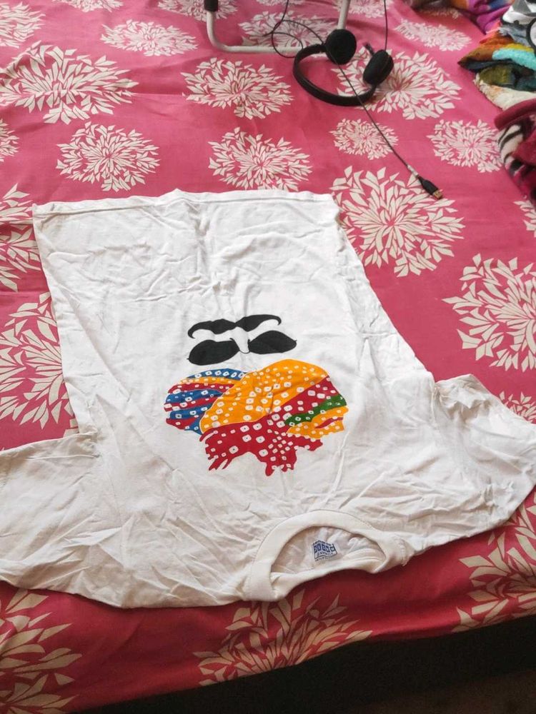Unique Graphic Print T-Shirt
