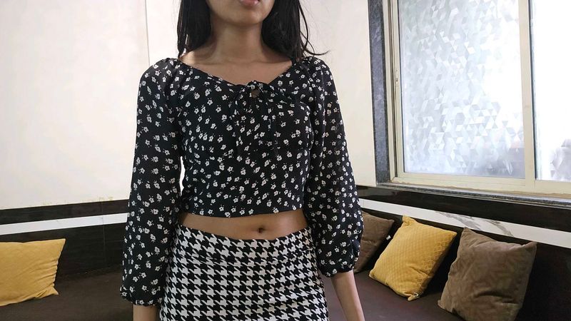 Chic Floral Print Crop Top