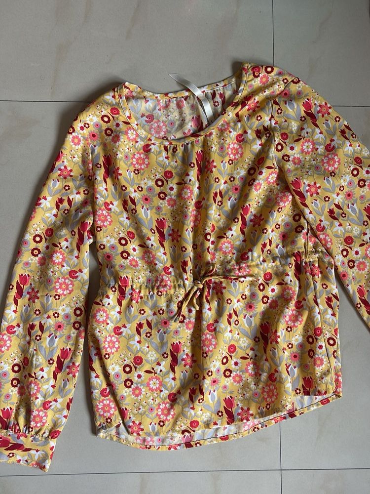 Chic Yellow Floral Print Tie-Waist Top