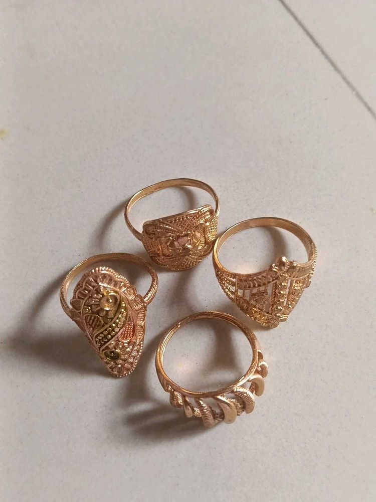 Set of 4 Elegant Gold Rings