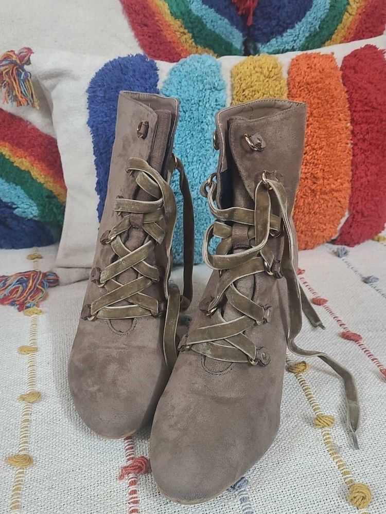 Ket Importa Lace-Up Booties