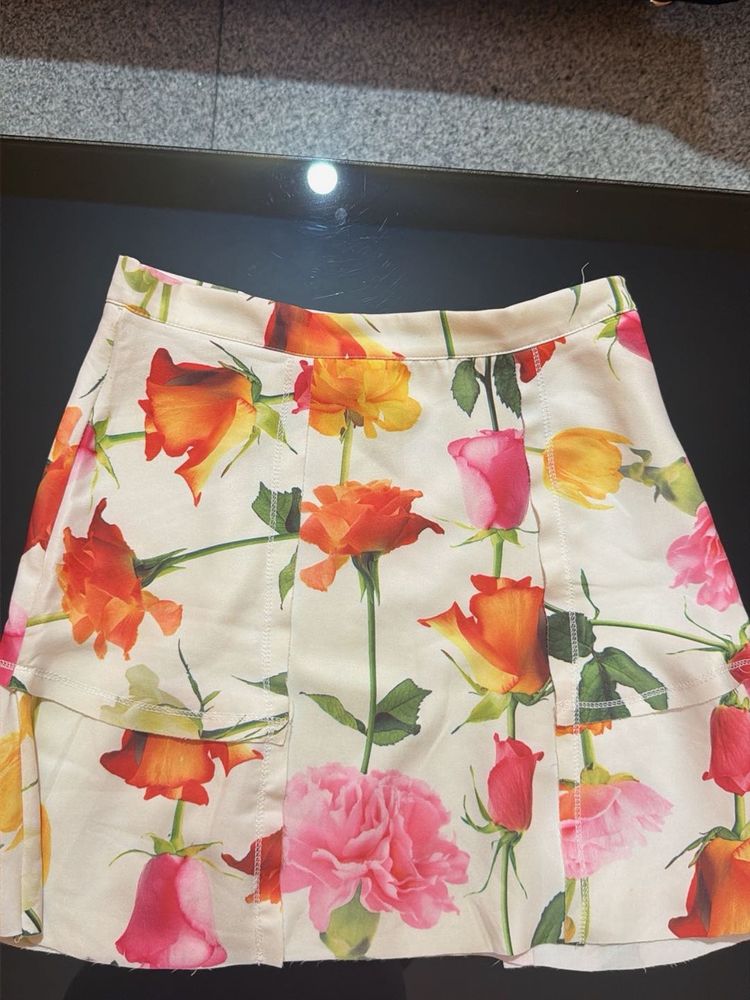 floral skirt - fits upto 28 waist size