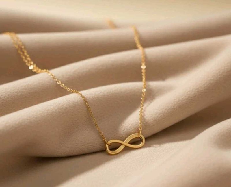 Elegant Infinity Necklace