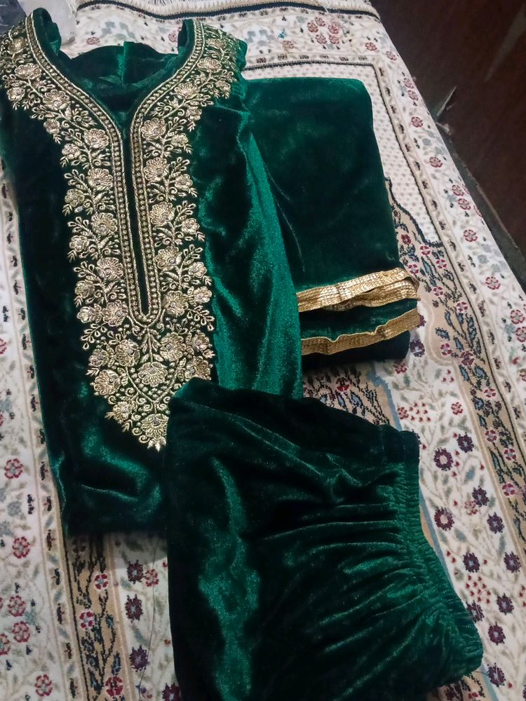 Velvet Strecheble Complete Suit Set...