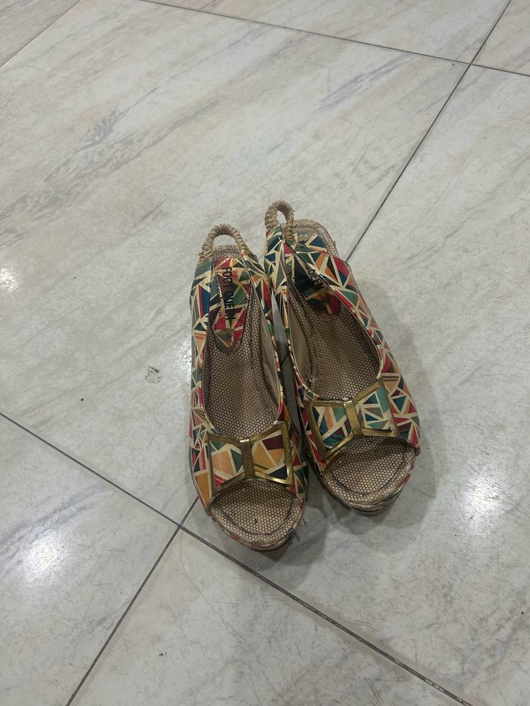 Geometric Print Peep-Toe Wedges