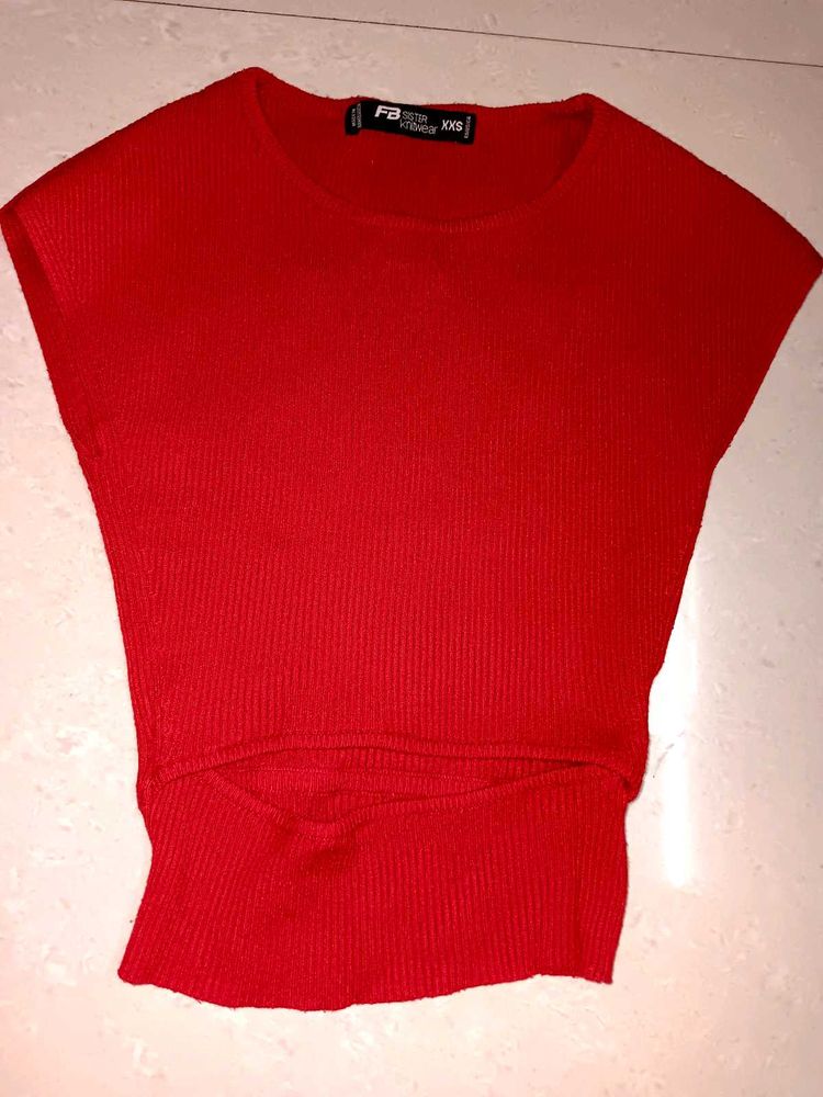 Chic Red Ribbed Cut-Out Top