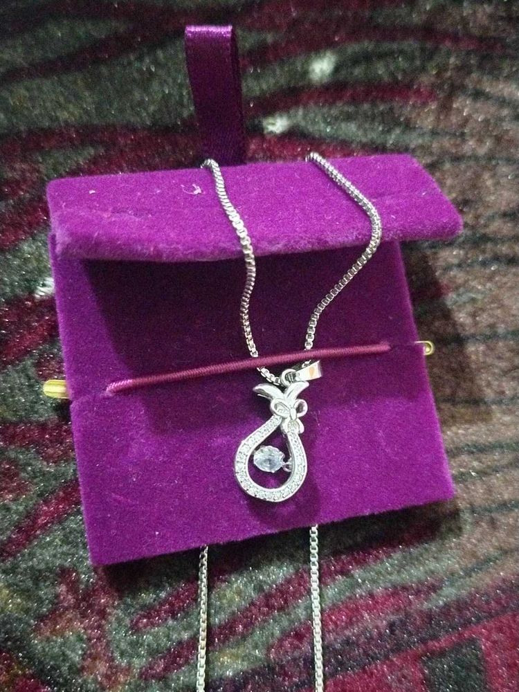 Sparkling Pendant Necklace