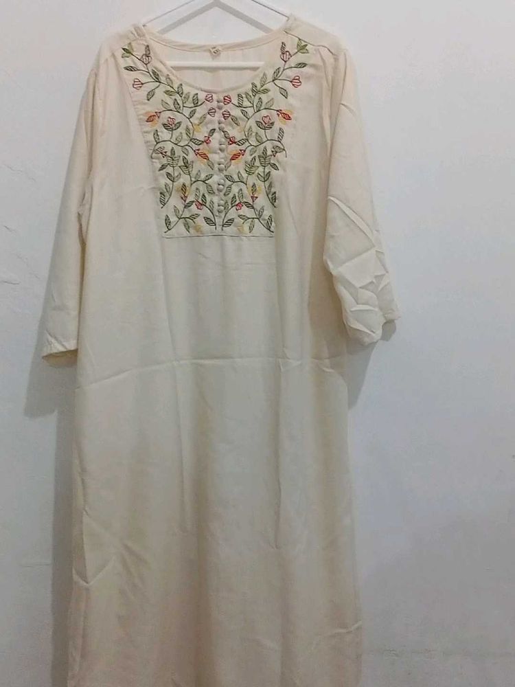 Off-white Beautiful Kurti Xxl Size
