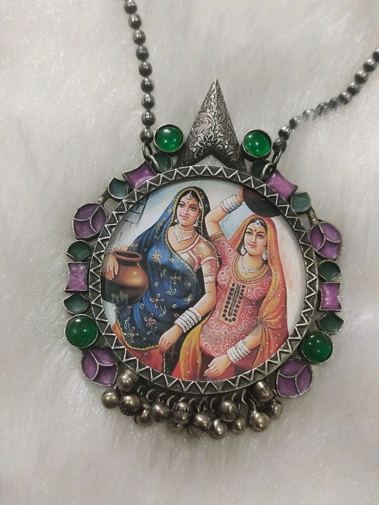 Silver Look Alike Chain With Pendant