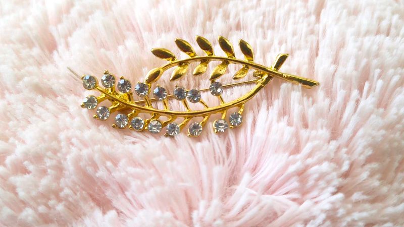 Elegant Leaf Brooch with Crystals