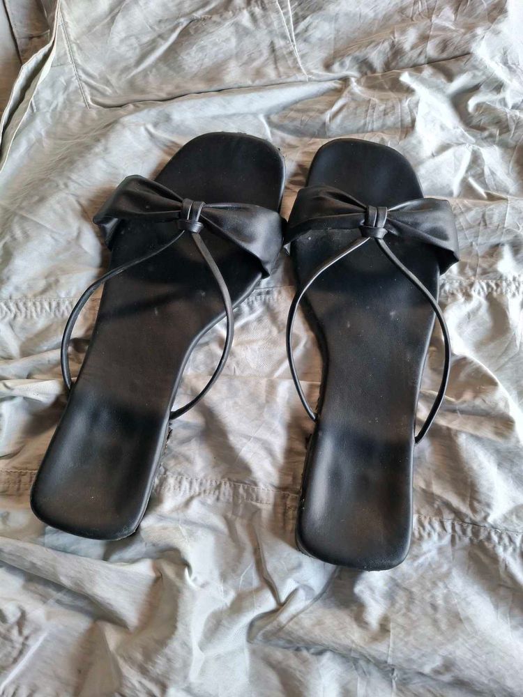 Black Bow Detail Flip Flops
