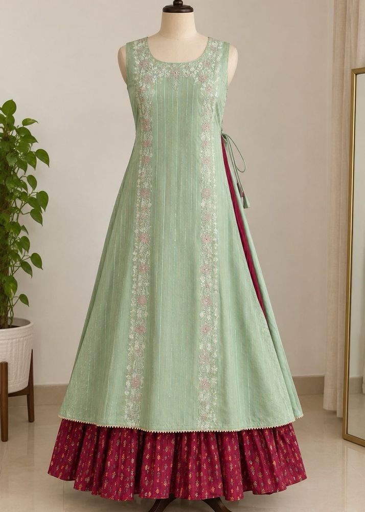 Sleeveless ethnic gown