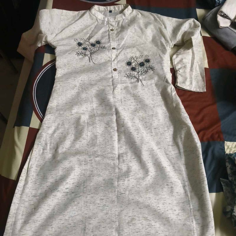 Elegant White Embroidered Kurta
