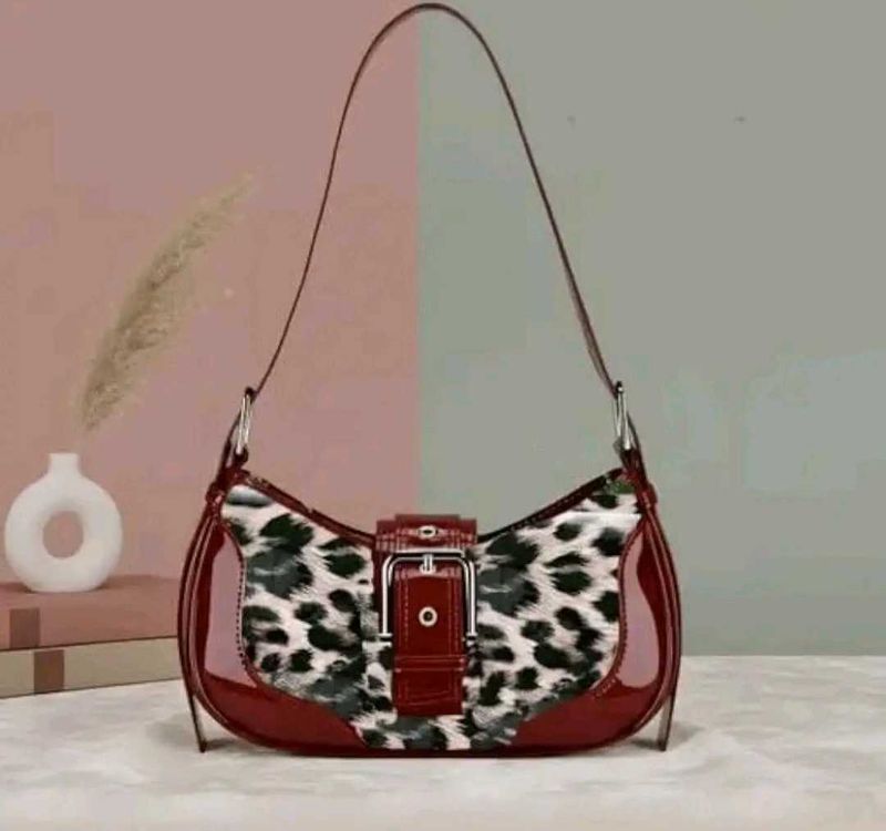 Chic Shoulder Bag with Leopard Print🐆