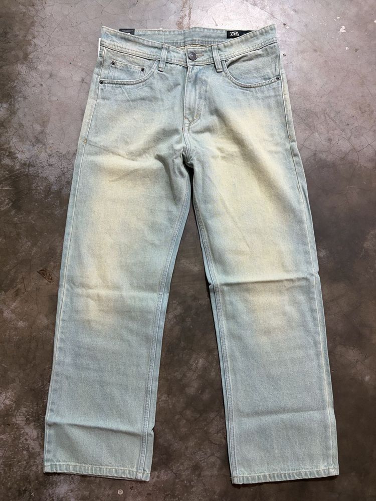 Light Wash Relaxed Fit Jeans