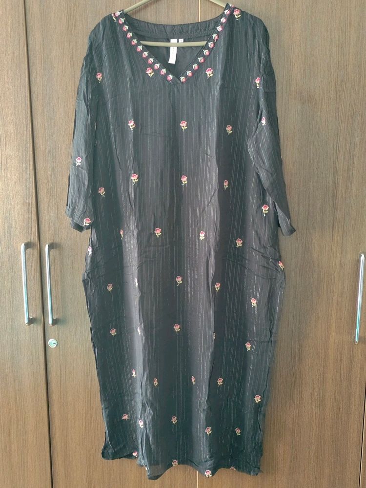 Amydus Black Embroidered Plus Size Kurti