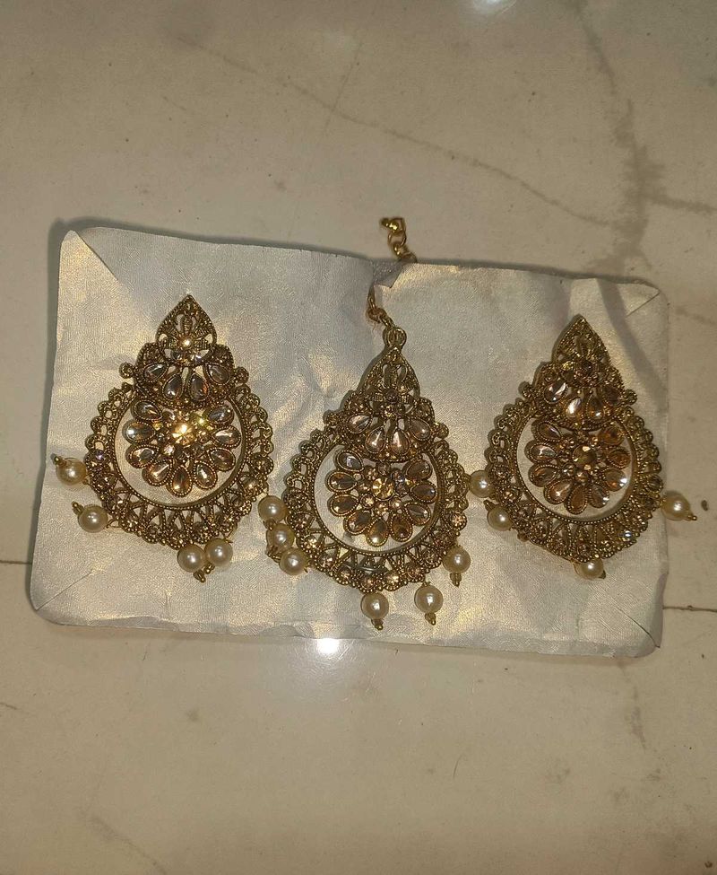 Exquisite Pearl &amp; Stone Jhumka Set