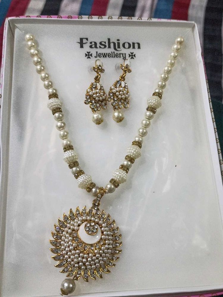 Elegant Pearl Necklace &amp; Earring Set