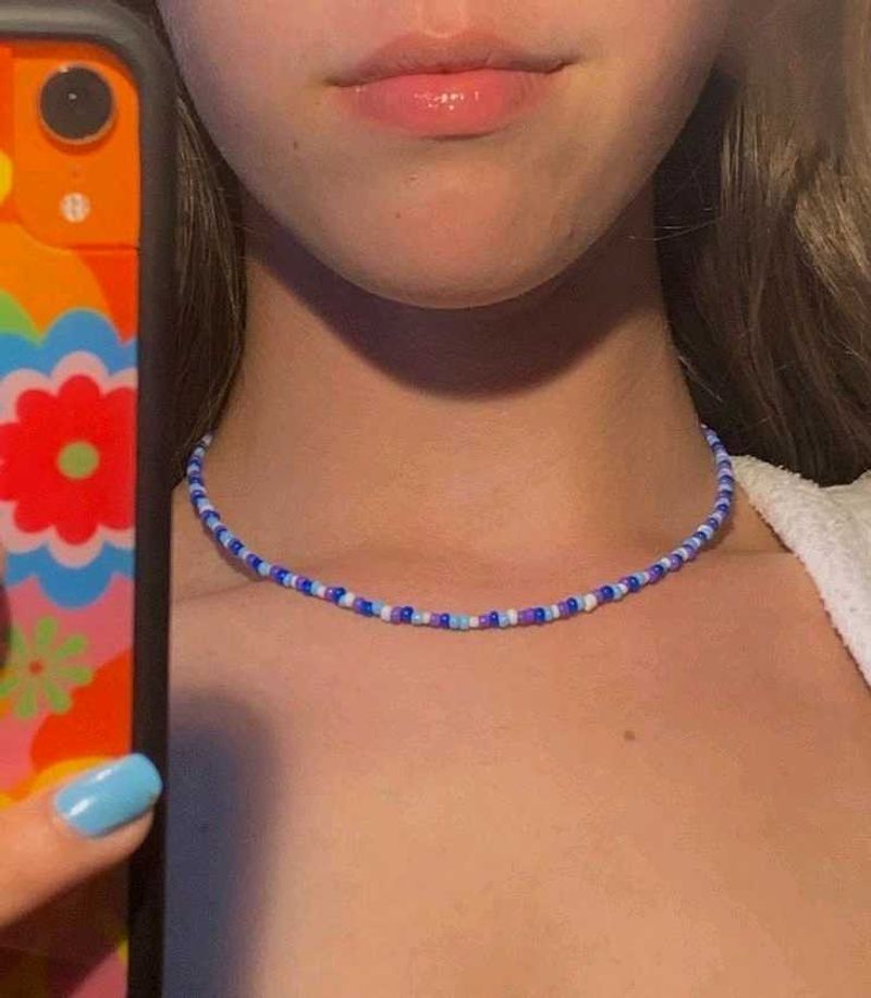 beaded necklace (1 piece)
