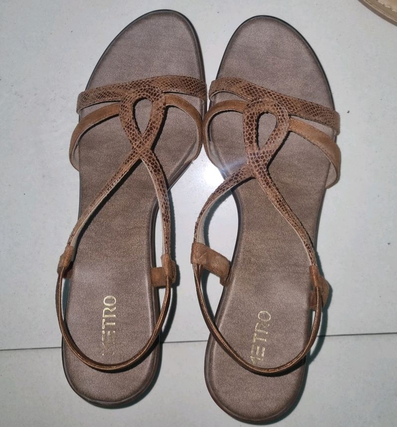 Women Metro Sandals