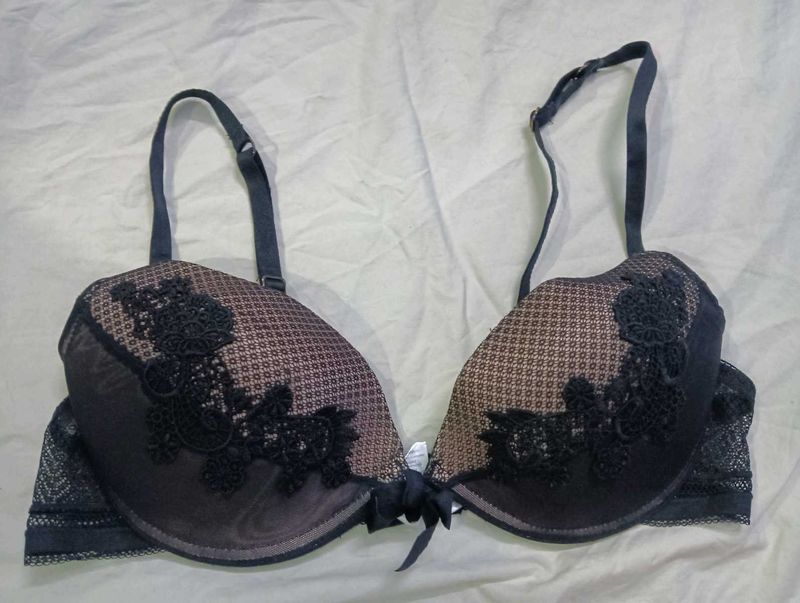 Lace 💛Trimmed Padded Bra