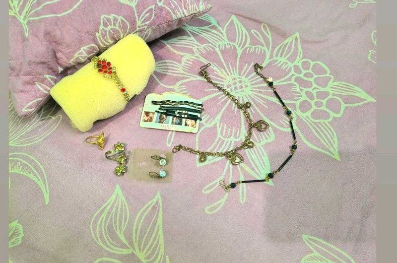 Assorted Jewelry Set